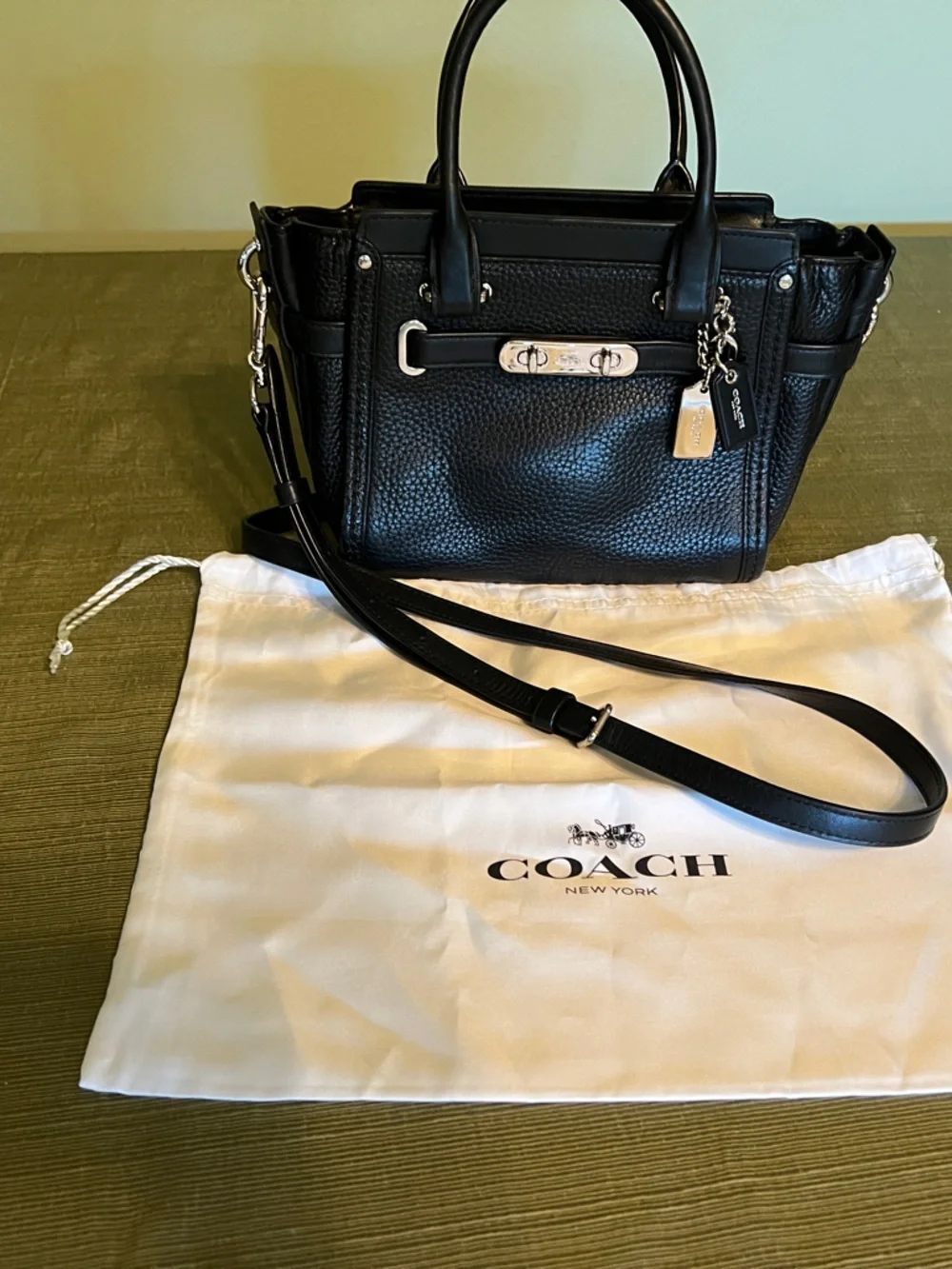 Coach Swagger 21 Carryall in Pebble Leather with Crossbody Strap and dust bag